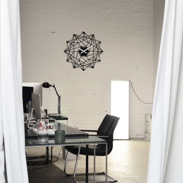 Wallity Enzoclock - S015 Reloj de pared decorativo de metal negro Wallity Enzoclock - S015 Reloj de pared decorativo de metal negro